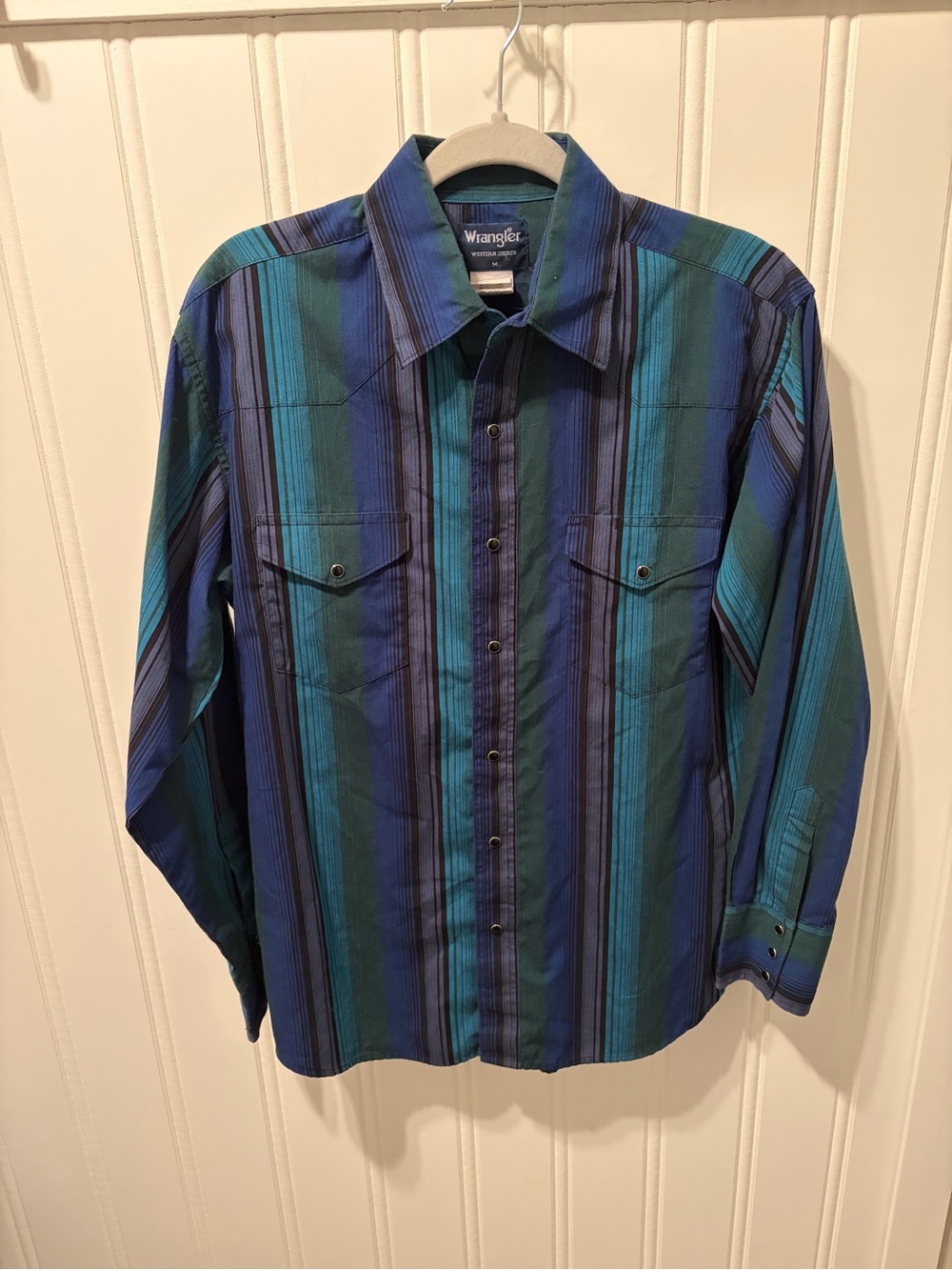Wrangler Pearl Snap Striped Mens Button-Up Shirt in Teal & Navy SZ M